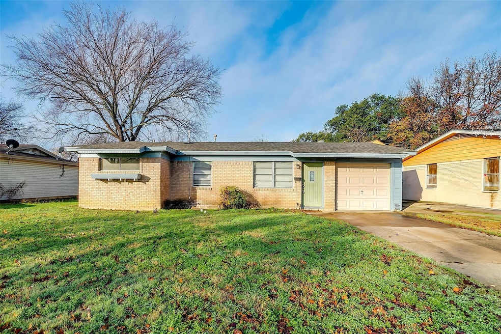 853 Jerry Ln, Bedford, TX 76022 - photo 1