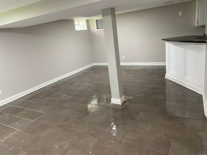 Basement w/ mini bar