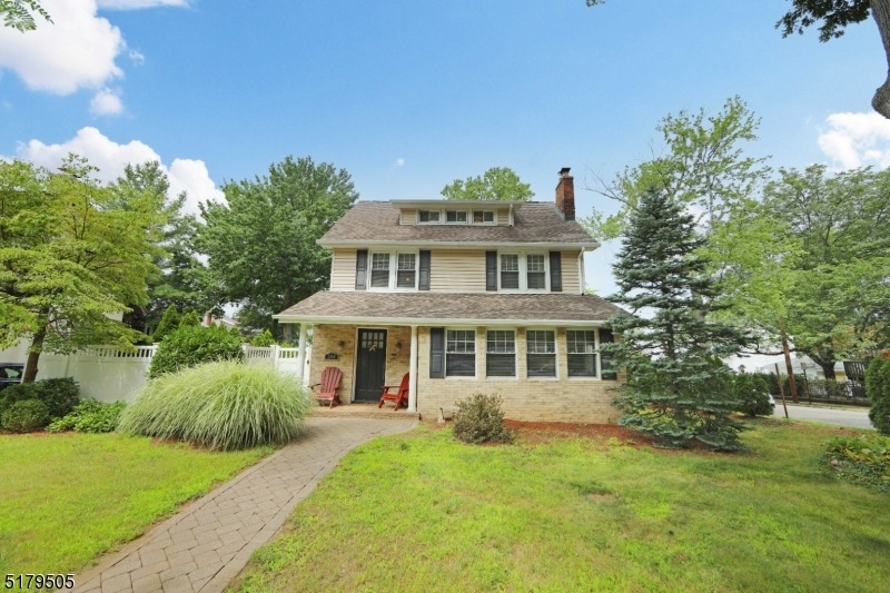 Sold $860,000 • Co-Listing Agent