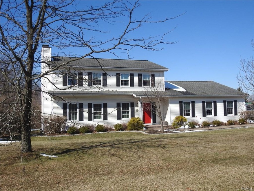 3 Robin Ln, Wappingers Falls, NY 12590 - photo 1