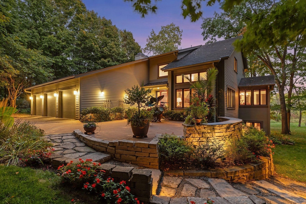 100 Black Oaks Ln N, Wayzata, MN 55391 - photo 1