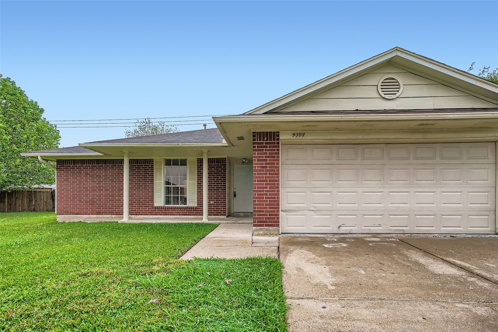 9303 Blackhawk Cir, Houston, TX 77075 - photo 1