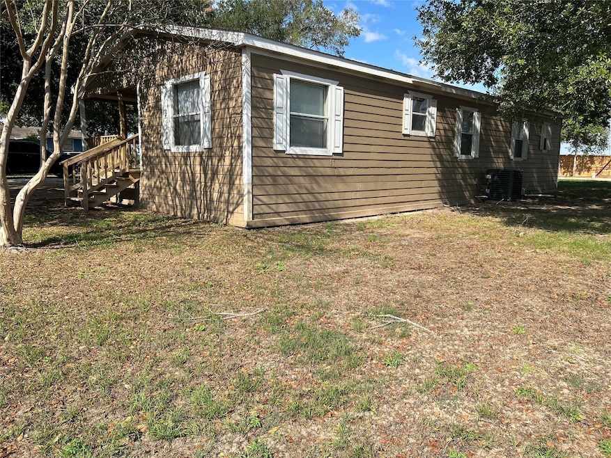 706 N Pine Hill St, Pinehurst, TX 77362 - photo 1