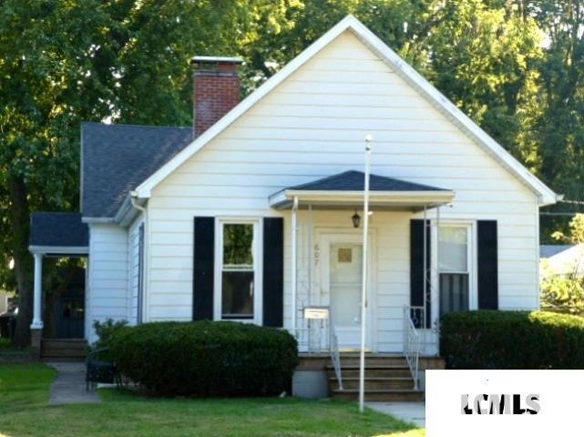 607 Decatur St, Lincoln, IL 62656 - photo 1