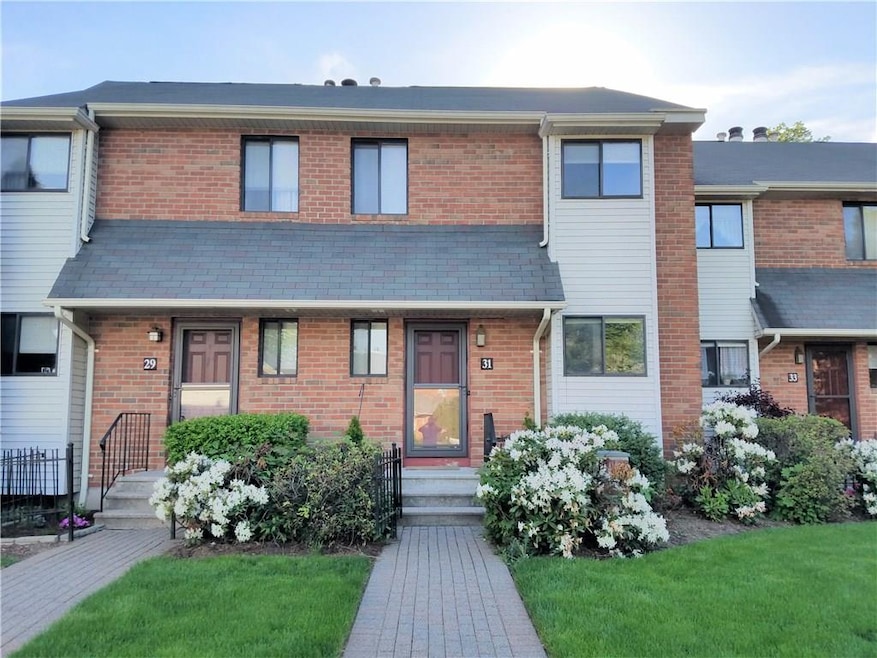 31 Danforth Ln unit 31, West Hartford, CT 06110 - photo 1