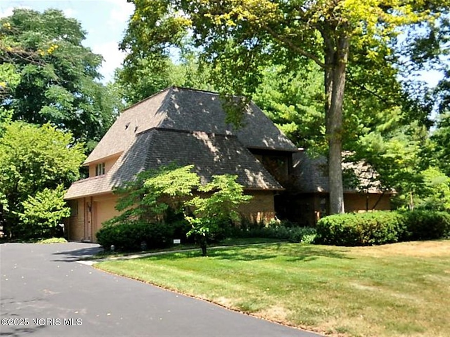 3450 Shakespeare Ln, Toledo, OH 43615 - photo 1