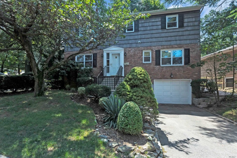 280 Thompson Shore Rd, Manhasset, NY 11030 - photo 1