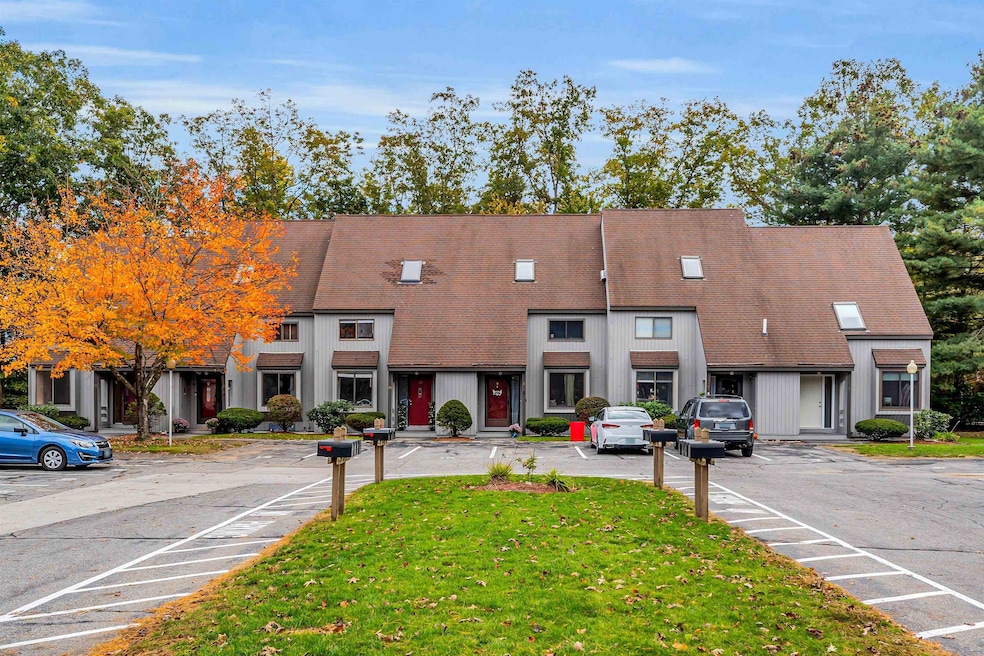 10 Kingston Ct unit 10, MerriMacK, NH 03054 - photo 1