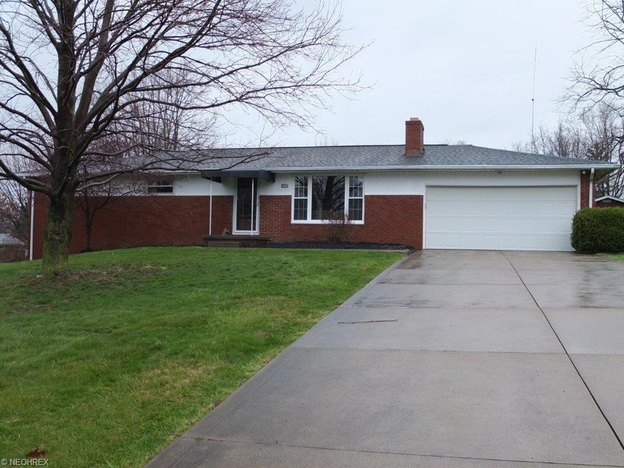 Well maintained 3 bedroom, 1 full bath ranch with 