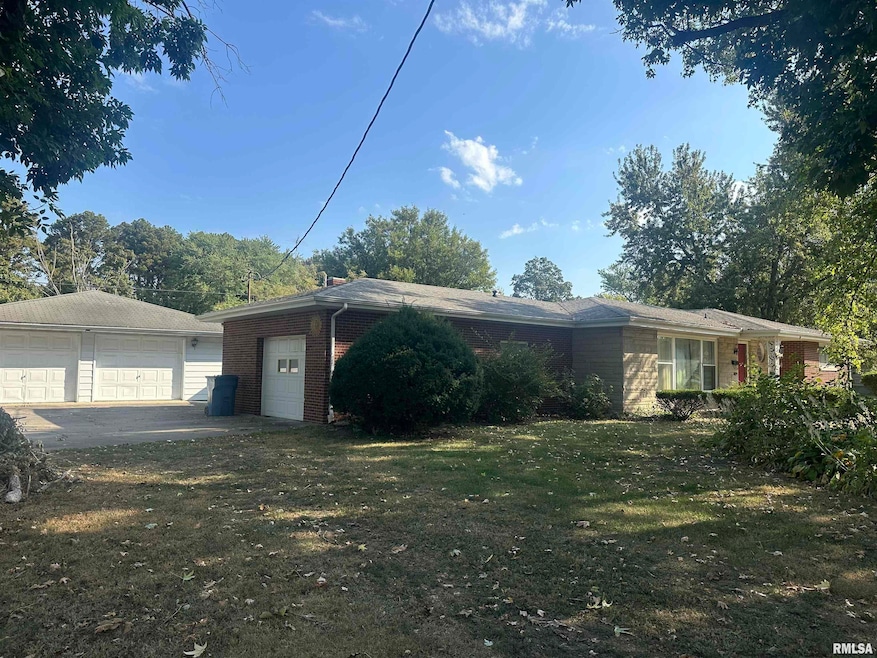 341 Mcfall St, Benton, IL 62812 - photo 1