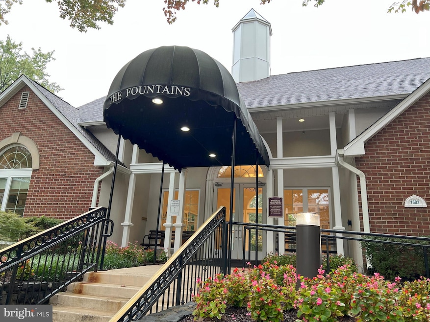 1504 Lincoln Way unit 121, McLean, VA 22102 - photo 1