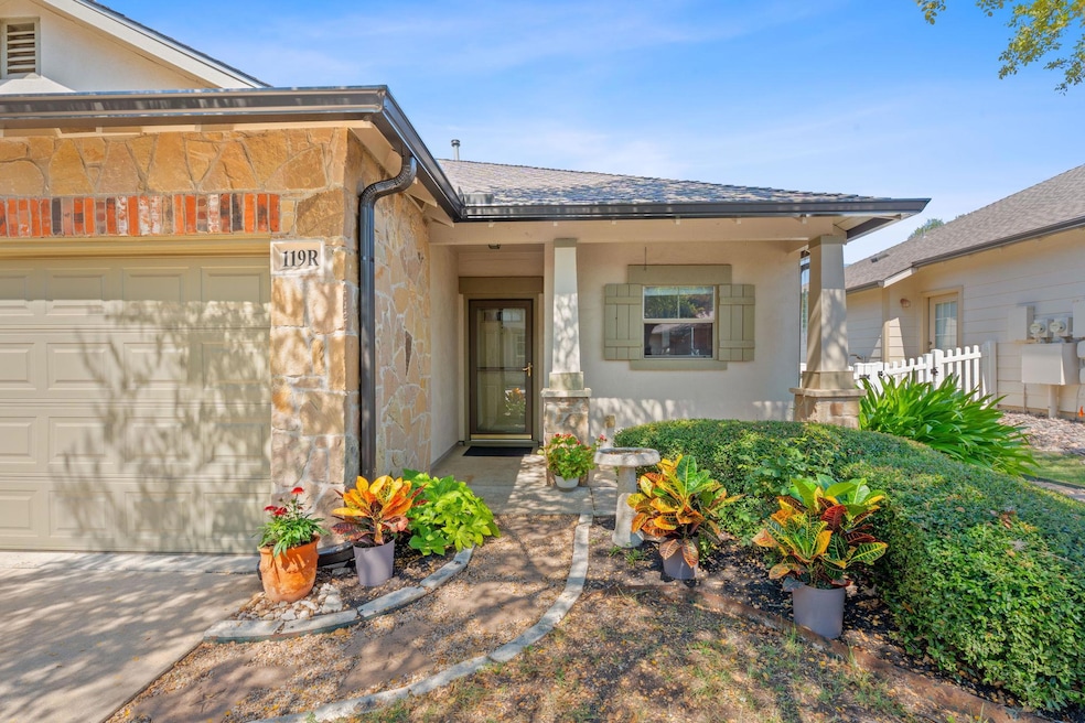 Welcome Home to 6801 Beckett Rd. Unit #119R.