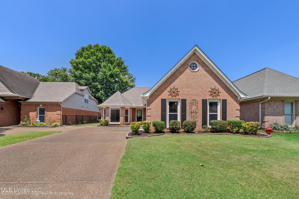 477 Fairway Oaks Dr-Exterior-1