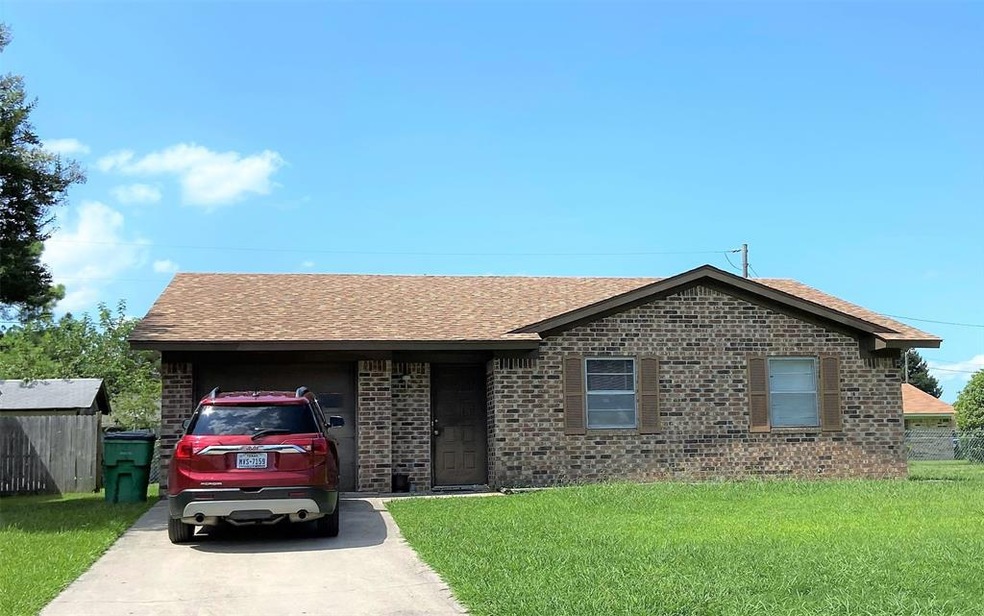 1511 Natalie Dr, Gainesville, TX 76240 - photo 1