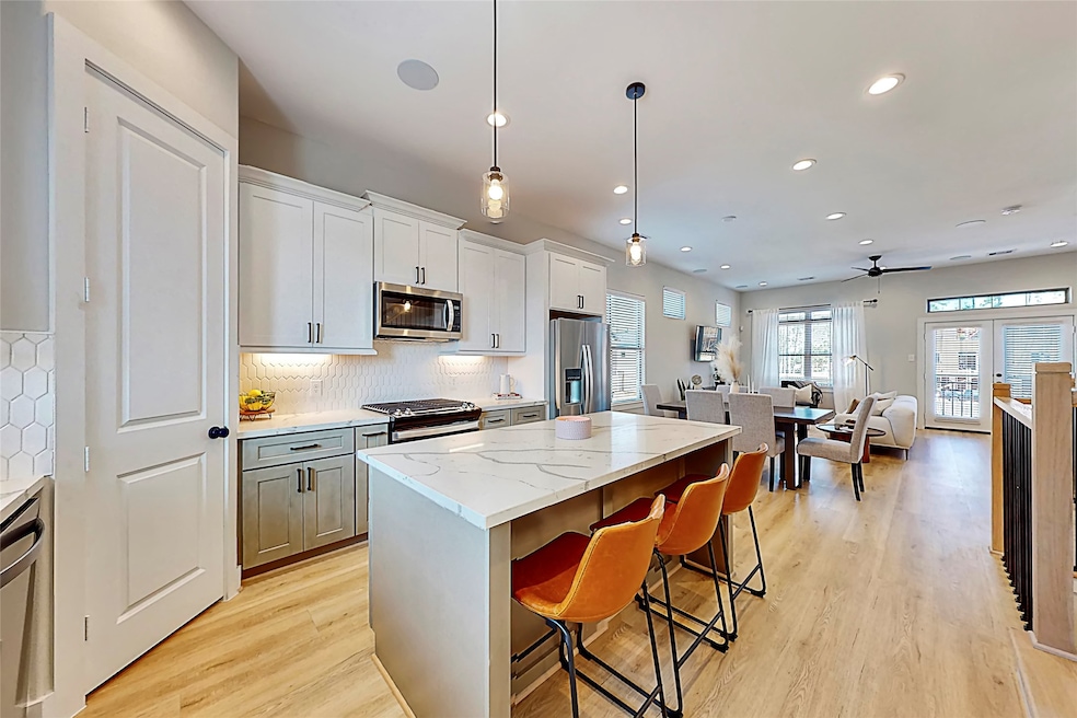 3710 Creekmont Gardens Ln, Houston, TX 77091 - photo 1