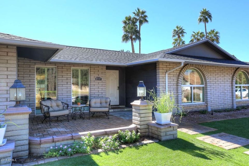 Front Patio-Entry