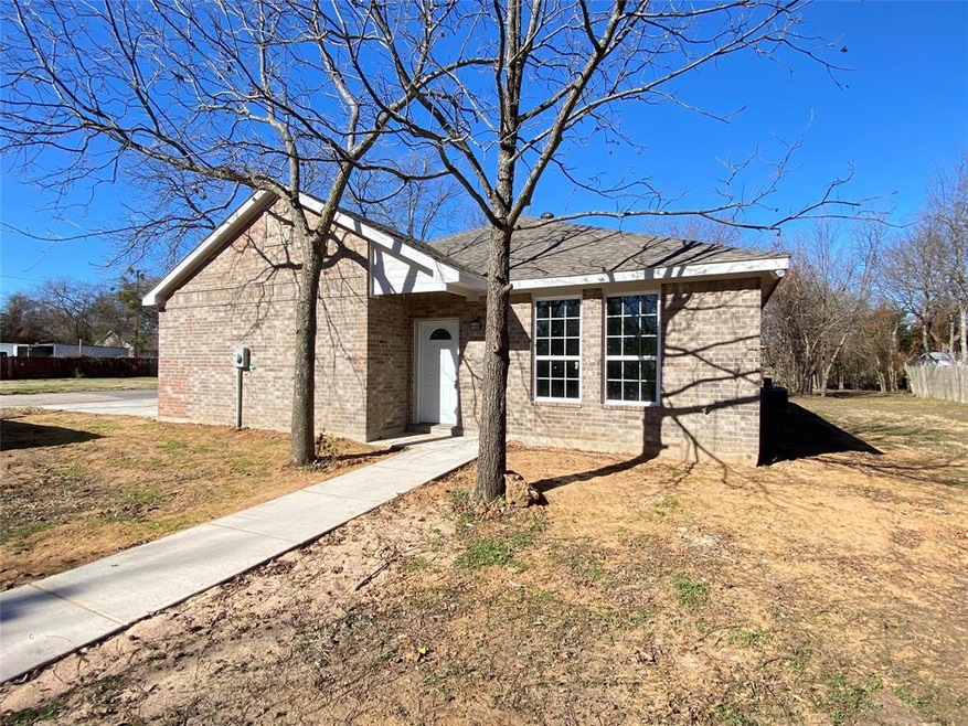 701 Robbins St, Cleburne, TX 76031 - photo 1
