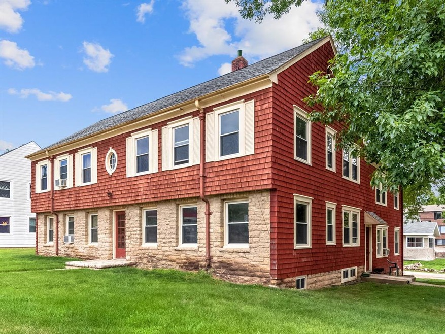 3403 1st Ave SW, Cedar Rapids, IA 52405 - photo 1