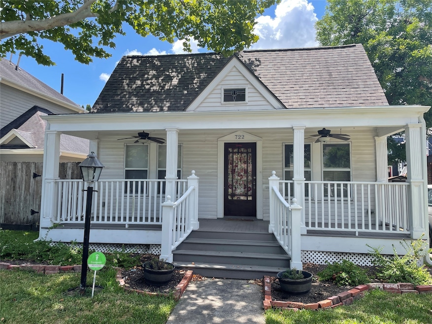 722 Le Green St, Houston, TX 77008 - photo 1
