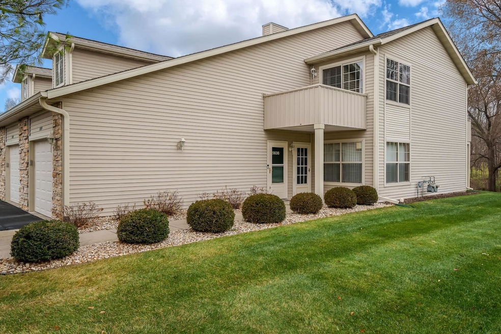 5638 Andrews Dr unit 5638, Roscoe, IL 61073 - photo 1