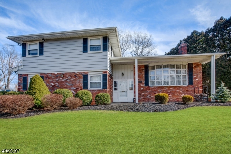 1603 Rising Way, Mountainside, NJ 07092 - photo 1