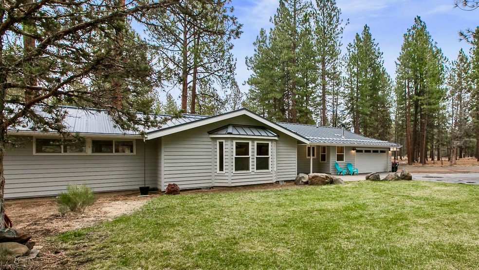 63424 Saddleback Dr, Bend, OR 97701 - photo 1