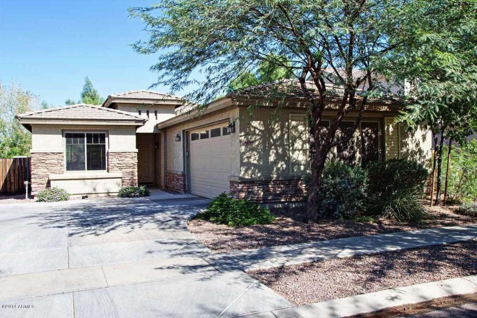 Welcome home to 4436 E Maplewood St