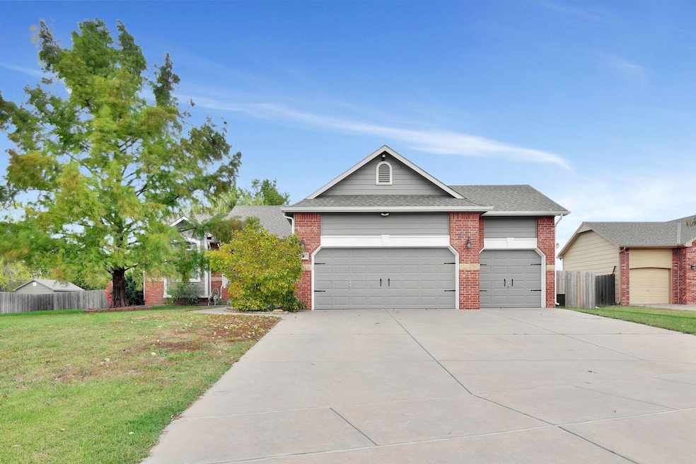 110 E Kodiak St, Kechi, KS 67067 - photo 1