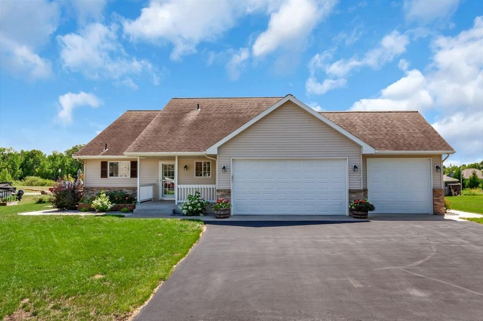 01 Welcome to this beautiful home in Granite Ledge