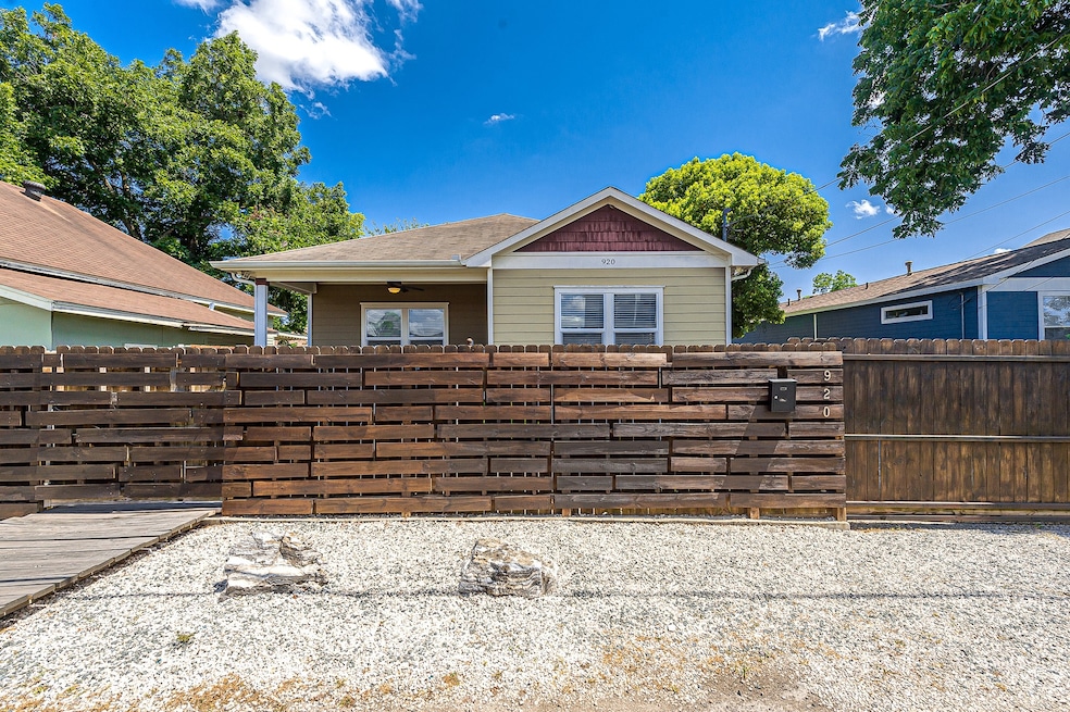 920 Dunbar St, Houston, TX 77009 - photo 1