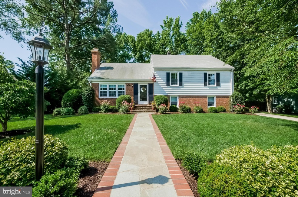 919 Croton Dr, Alexandria, VA 22308 - photo 1