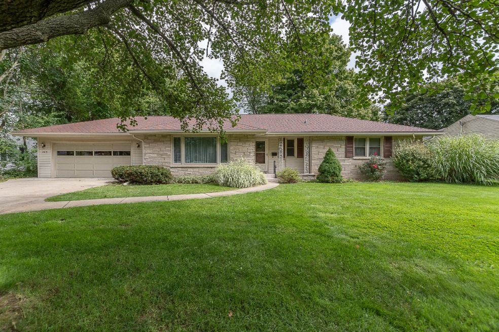2515 Carlyle-1
