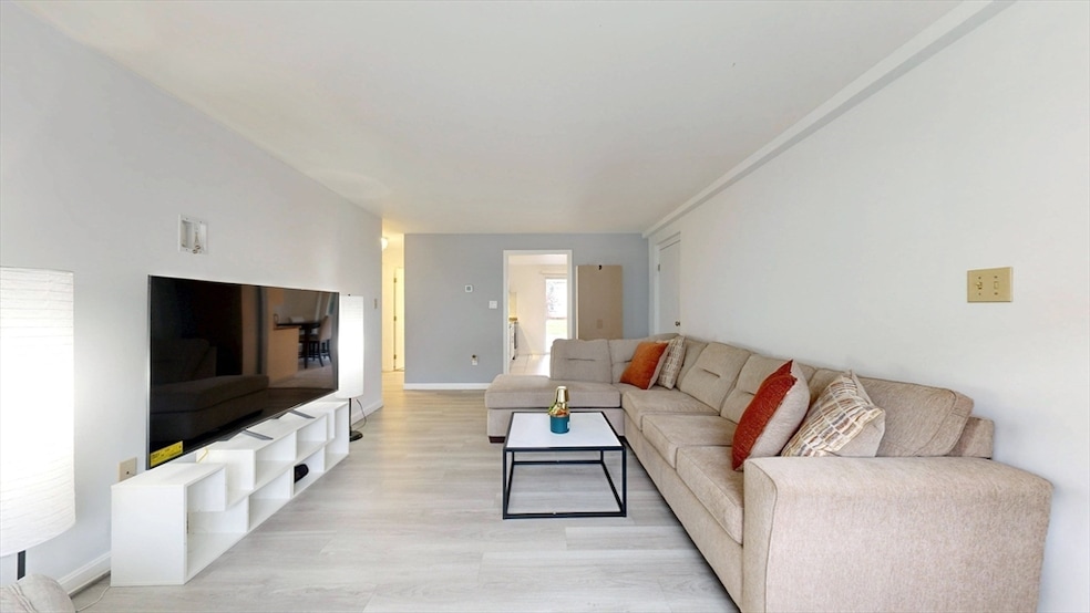 70 Washington Park Dr unit 1, Andover, MA 01810 - photo 1