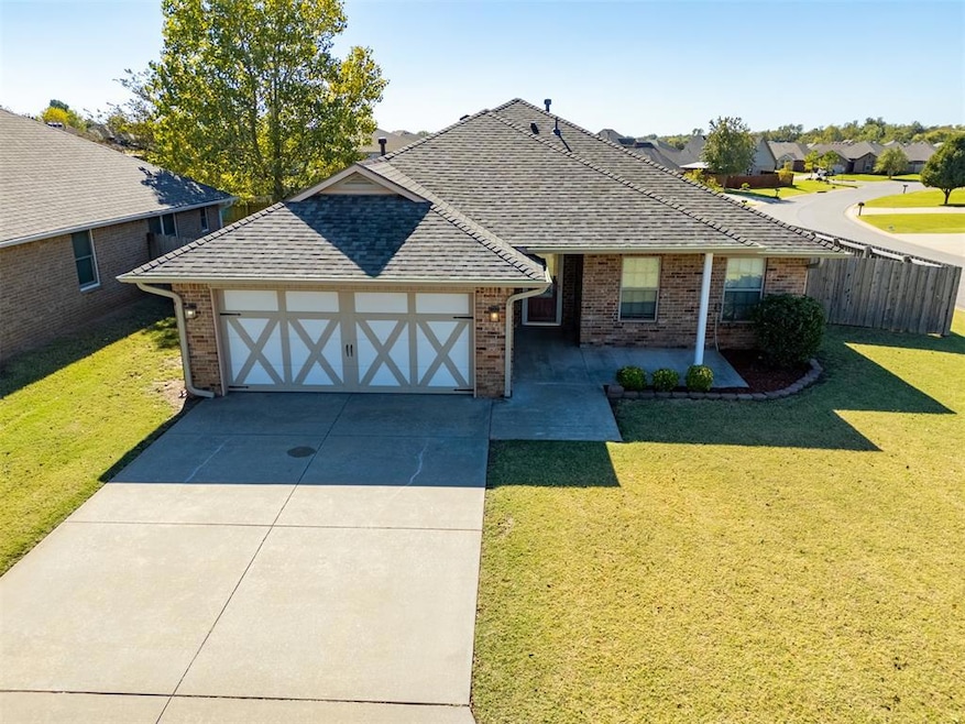 1933 Rain Tree Dr, Shawnee, OK 74804 - photo 1