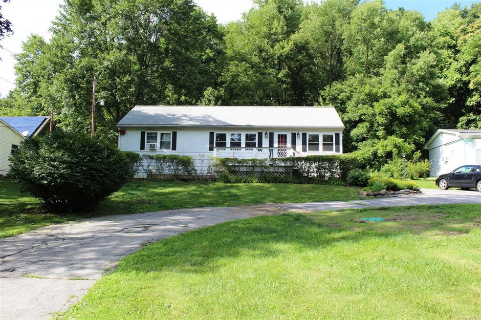 151 E Dorsey Ln, Poughkeepsie, NY 12601 - photo 1