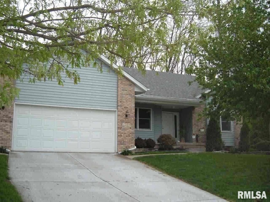1006 Emerald Woods Ct, Davenport, IA 52806 - photo 1