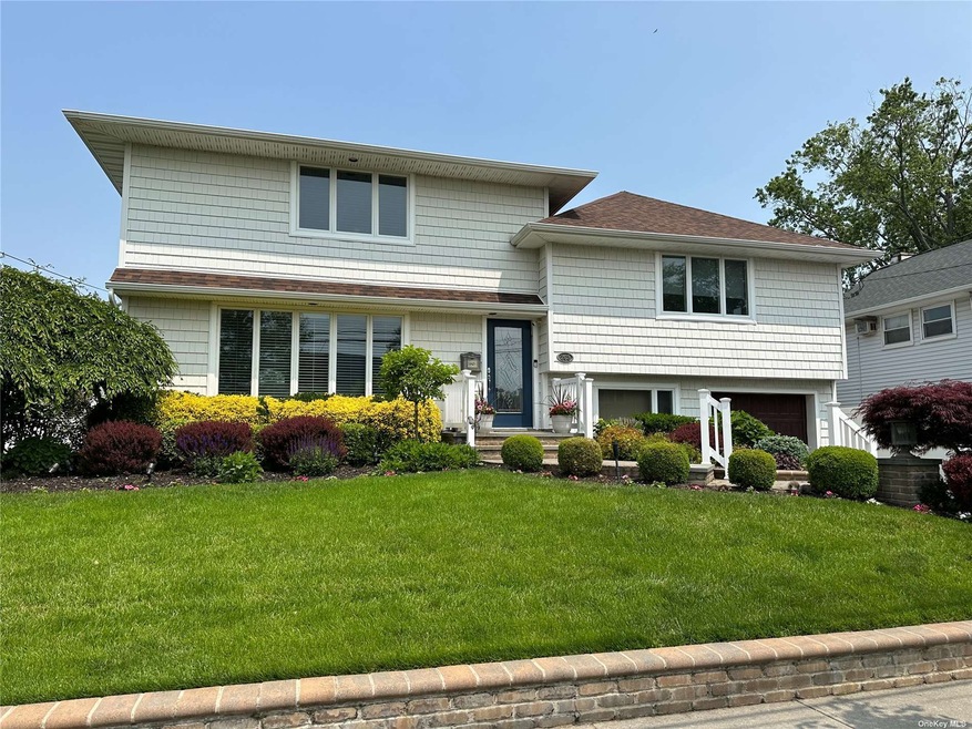 262 E Lexington Ave, Oceanside, NY 11572 - photo 1