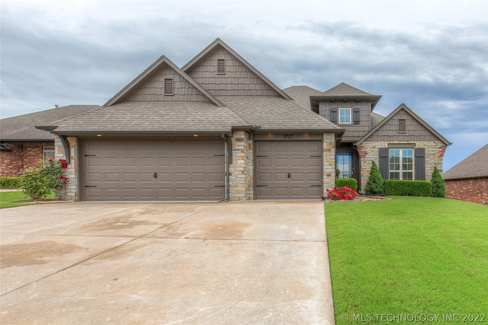 Don't miss this Broken Arrow Beauty with stunning
