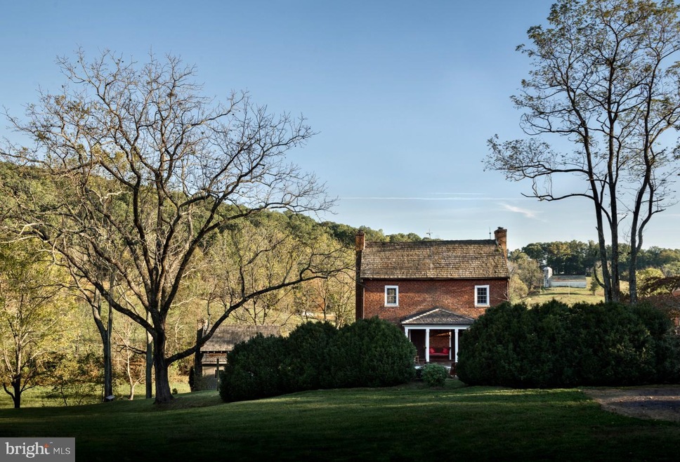 456 Scrabble Rd, Castleton, VA 22716 - photo 1