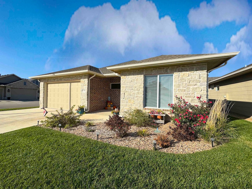 744 N Thornton Ct, Wichita, KS 67235 - photo 1