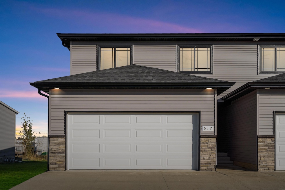612 Grindstone Cir, Waterloo, IA 50702 - photo 1