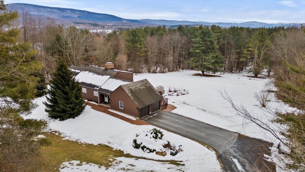 553 Daniels Rd, Shaftsbury, VT 05262 - photo 1