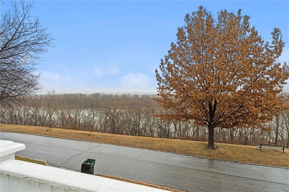 928 S Esplanade St, Leavenworth, KS 66048 - photo 1