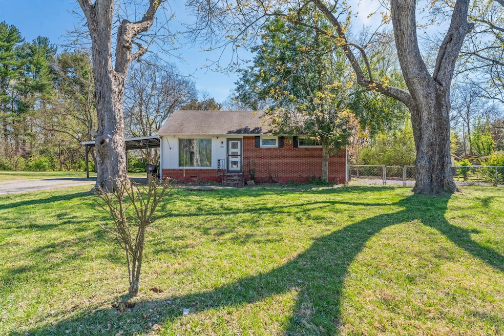 1902 Meadowgreen Dr, Murfreesboro, TN 37130 - photo 1