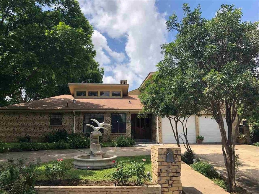 1411 Wildrose Ln, Laredo, TX 78041 - photo 1