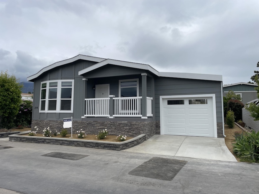 3BD/2BA 1600sqft & Garage