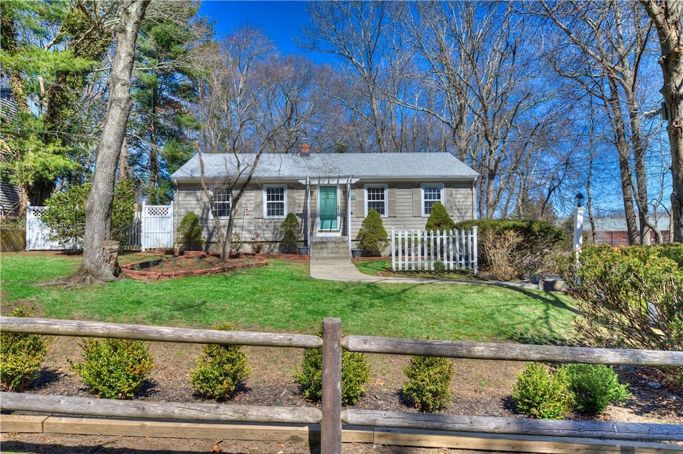 25 Argyle Ave, Riverside, RI 02915 - photo 1