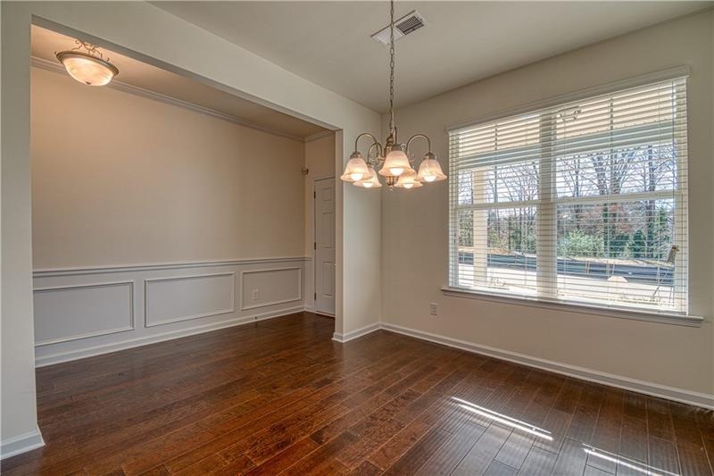 Raise your hand if you desire a huge dining room!