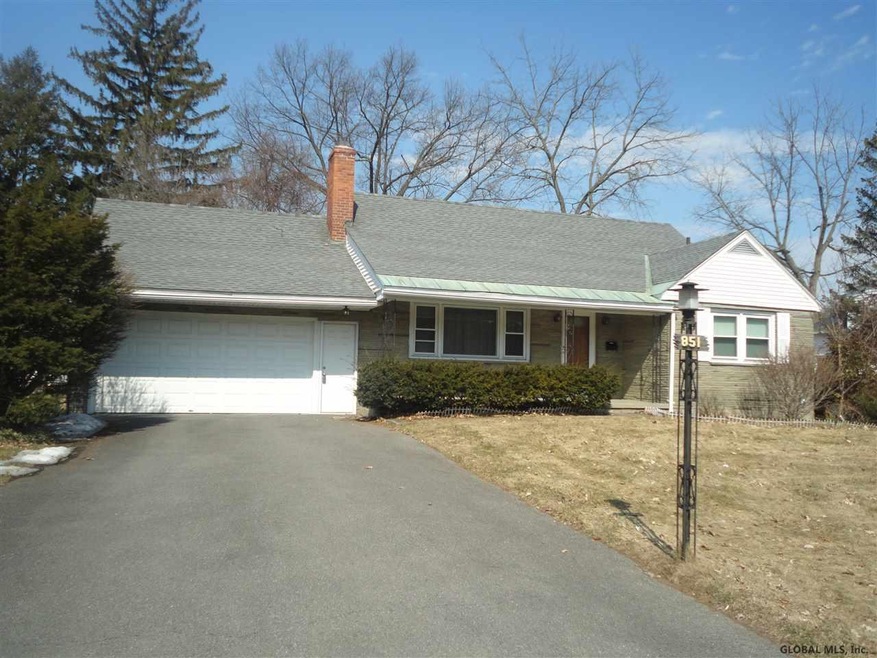 851 Ashmore Ave, Schenectady, NY 12309 - photo 1