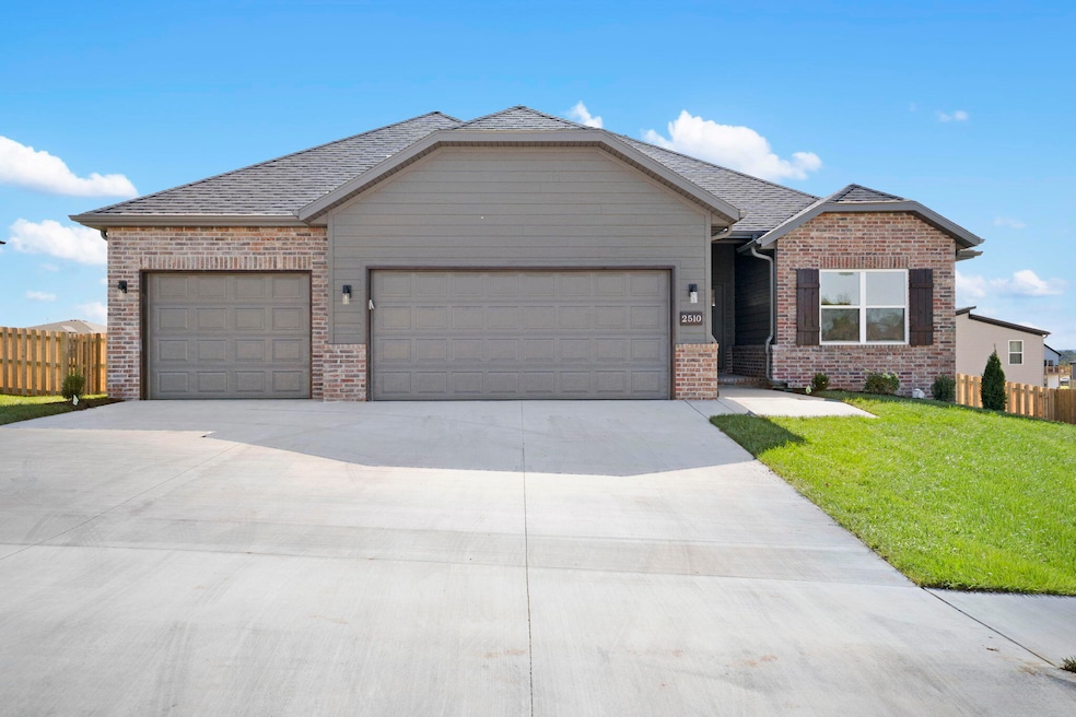 2510 W McGuffey St, Ozark, MO 65721 - photo 1